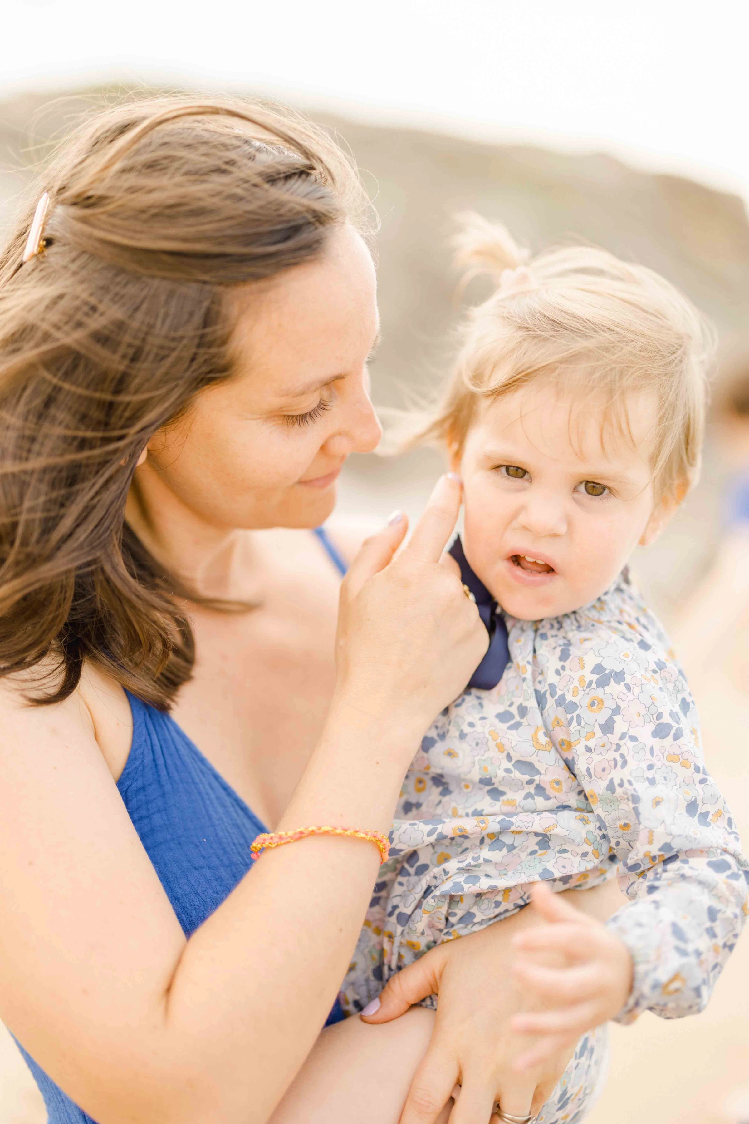 bonheur enfant amour rose marron